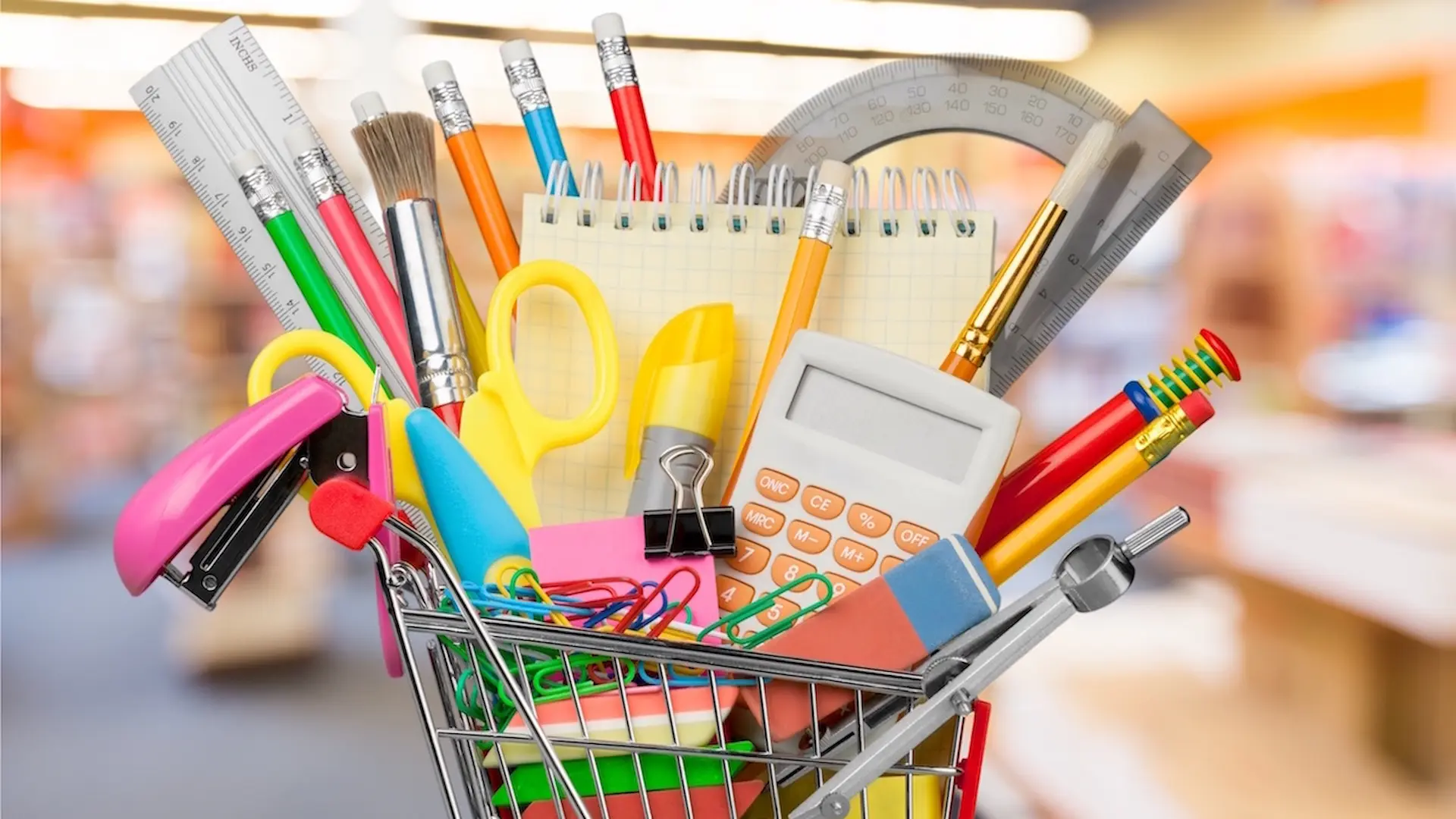 Liste de rentrée avec fournitures étiquetées