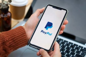 Logo de PayPal, acteur historique des paiements en ligne qui vise désormais un statut bancaire.