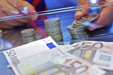 L’euro repasse au-dessus de 1,20 dollar, un seuil symbolique qui n’avait plus été atteint depuis 2021.