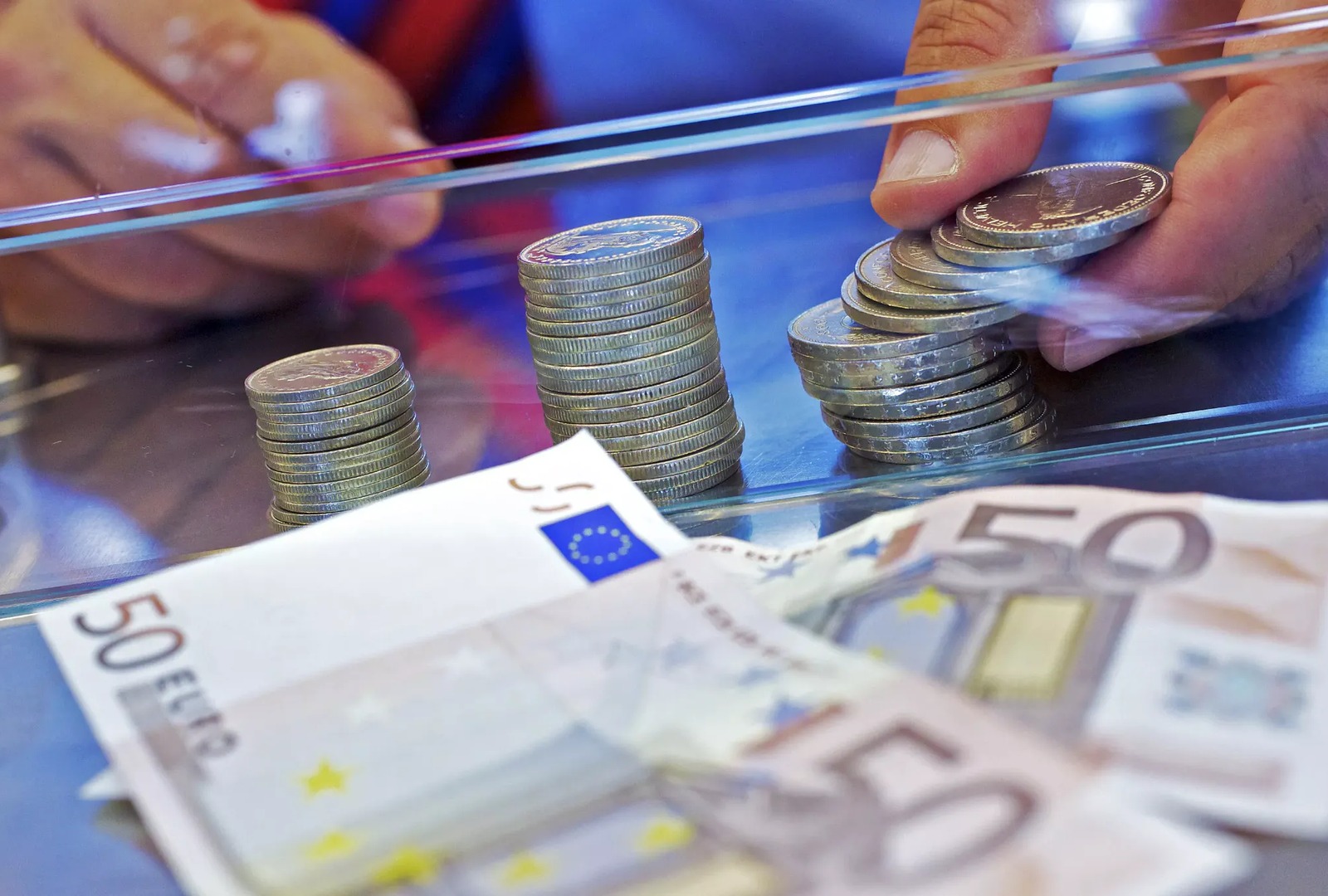 L’euro repasse au-dessus de 1,20 dollar, un seuil symbolique qui n’avait plus été atteint depuis 2021.