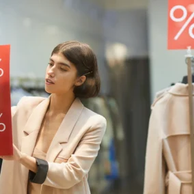 Soldes et promos comment les marques te poussent à acheter plus que prévu